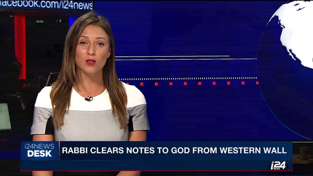 i24NEWS DESK | Rabbi clears notes to God from Western Wall | Sunday, September 17th 2017