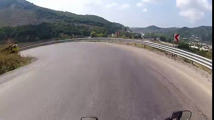 Virajda Kamyondan Kıl Payı Kurtulan Motorlu