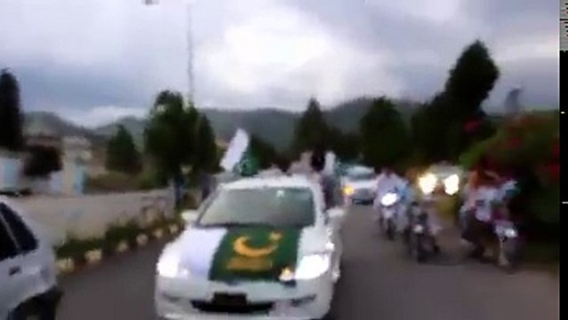 سوات ، کانجو میں تیزرفتاری کے باعث موٹر کار کیساتھ پیش آنیوالے حادثہ کا منظر