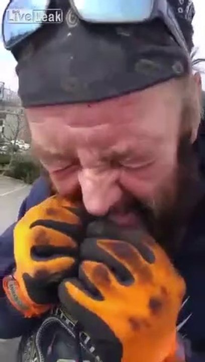 Il mange une énorme araignée loup pour gagner un pari