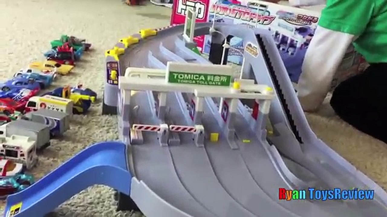 Occupé des voitures conduire autoroute chaud enfants jouets vidéo roues monde Tomica disney takara tomy