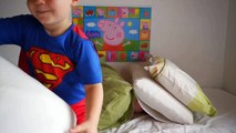 Festa de Travesseiros com Porquinha Peppa Pig - Contar Números - Brinquedos Bonecos George Vídeo