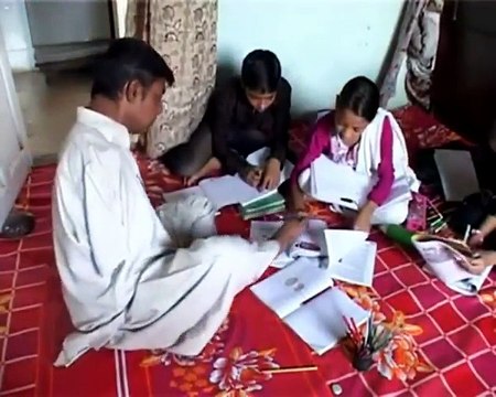 بقوة الإرادة وقوة الإيمان .. نجح في عمله وفي حياته الأسرية