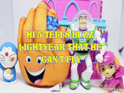 HI 5 TELLS BUZZ LIGHTYEAR THAT HE CAN'T FLY DORAEMON SKYE EMOJI FILM TOYS PLAY DREAMWORKS TOY STORY 3 PIXAR DISNEY PAW