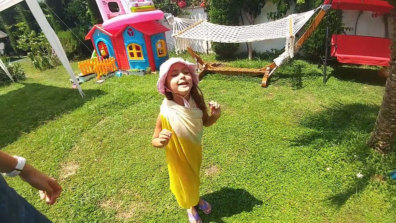 HELLO KİTTY ADA İLE ELİF HAVUZDA ,uzun süredir ilk havuz keyfimiz, eğlenceli çocuk videosu