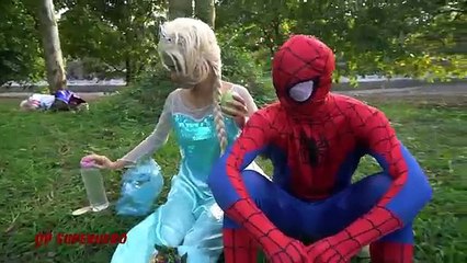 Se convierte en congelado bromista elsa elsa queen Harley Quinn golpeó en la magia amante