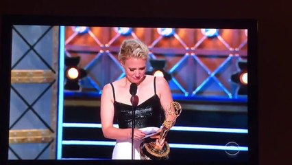 Kate McKinnon  The Emmys : "Thank you Hillary Clinton for your grace and grit" #Emmys