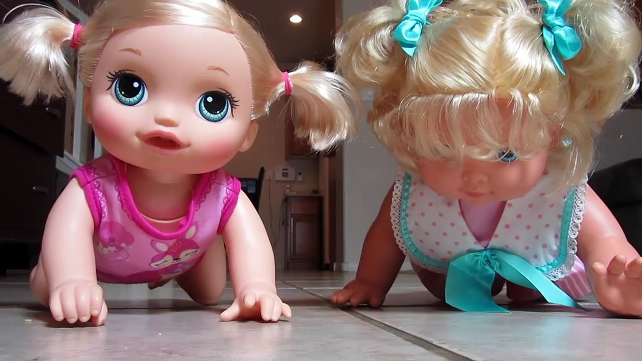 BABY ALIVE Go Bye Bye doll + Vintage Baby Wanna Walk Doll Race! Need help naming vintage doll