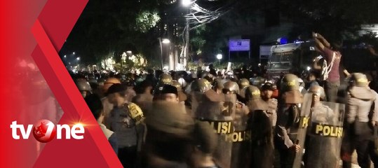 Petugas Bubarkan Massa Secara Paksa di Depan Kantor LBH Jakarta