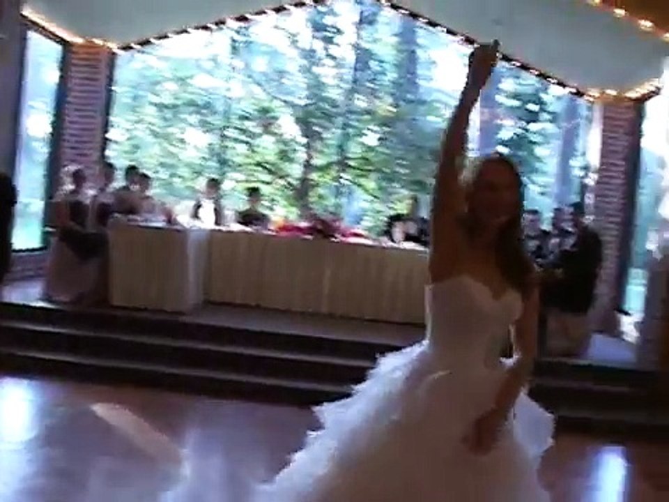 BEST WEDDING DANCE EVER!!! (Ryan and Leah Claxton) :)
