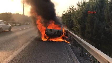 Kocaeli Gazı Bitince Benzine Geçen Araç Alev Alev Yandı