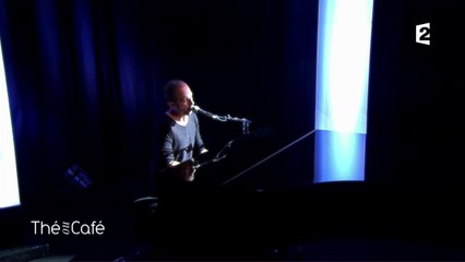 Calogero interprète sa chanson "Fondamental" extrait de son nouvel album