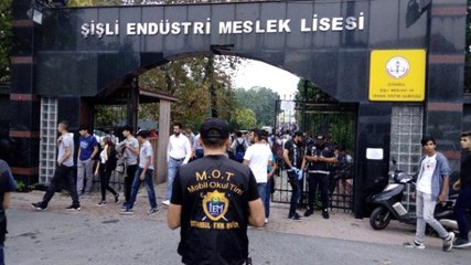 Mobil Okul Timleri Göreve Hızlı Başladı! Şüpheli Gördüklerini Yere Yatırıp Aradılar