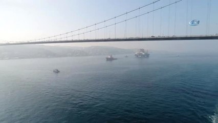 'Scarabeo 9' Adlı Dev Petrol Arama Platformunun Geçişi Havadan Görüntülendi