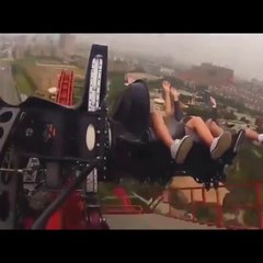 Qui veut tester ce manège... Il a vraiment l'air terrifiant !