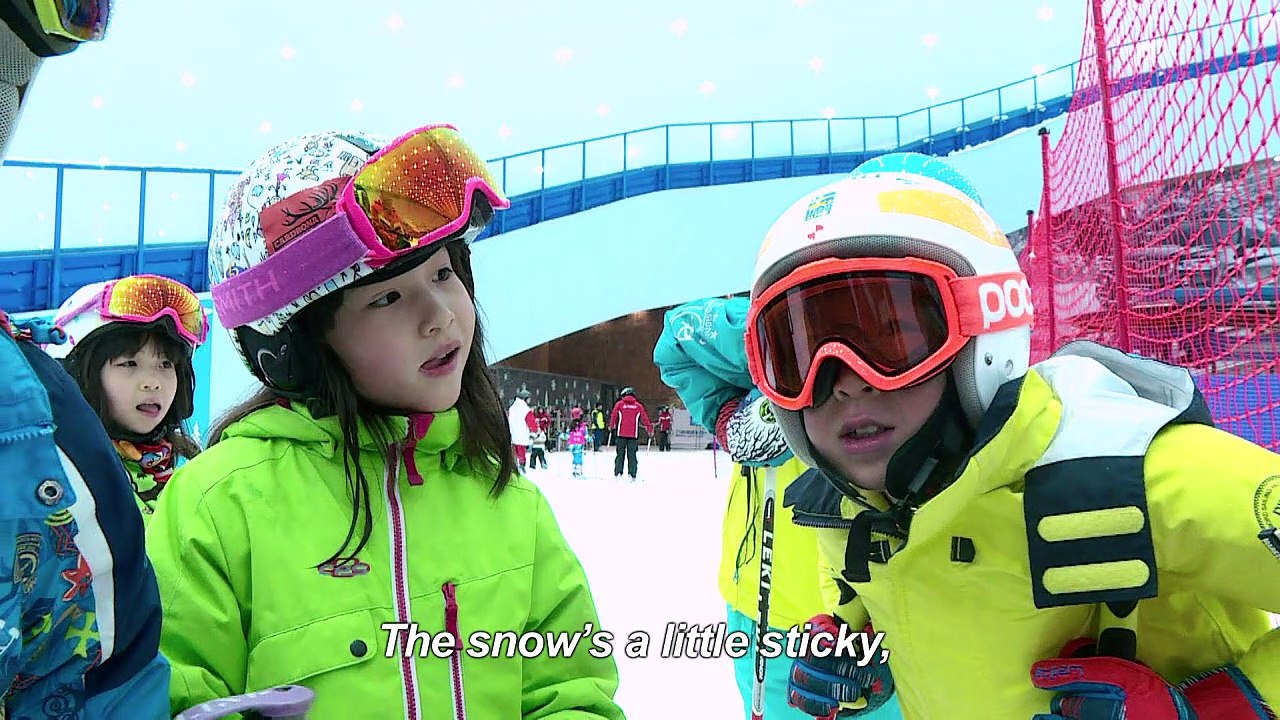 Chinese skiers cool off at world's largest indo...