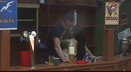 Zadruga - Đekson i Anđela se maze