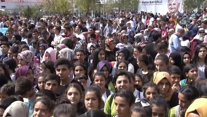 Başbakan Binali Yıldırım: "Yeni Müfredatın Kapağını Bile Açıp Bir Satır Okumamış Ama Şu da Yokmuş...