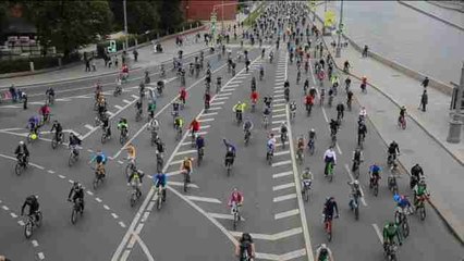 En Moscú, más de 20 mil personas participan en el festival ciclista de otoño