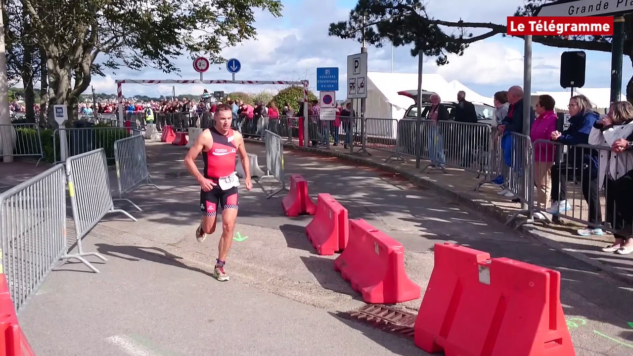 Carnac (56). Triathlon : S. Le Cocq  et V. Joussemet haut la main