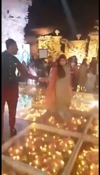 Wahab Riaz Dancing with his wife _ Roman Raees Weddings