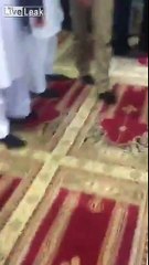 Intervention de policiers dans une Mosquée.. avec leurs chaussures !! Londres 2017