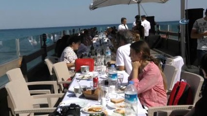 Sıcak Havayı Gören Vatandaşlar Sahile İndi