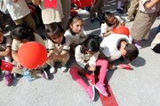 Okul Açılış Töreninde Uzun Süre Ayakta Kalan Çocuklar Zor Anlar Yaşadı