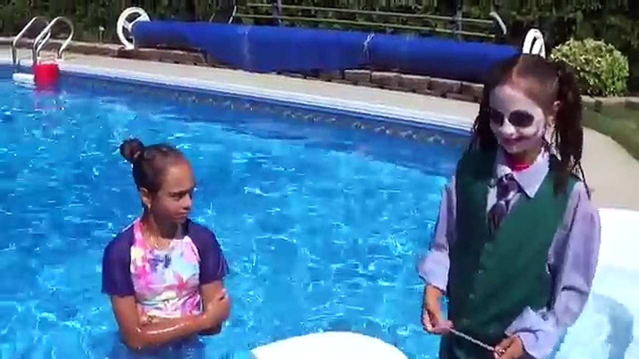 JOKER GIRL TURNS INTO A MERMAID! w/ Spidergirl Magic Wand REAL FUNNY POOL Surprise Toys To