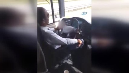 Otobüs Şoförü Araç Kullanırken Önce Sigara İçti Sonra Selfie Yaptı