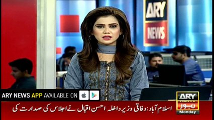 Pakistani bowler Yasir Jan bowls with both hands