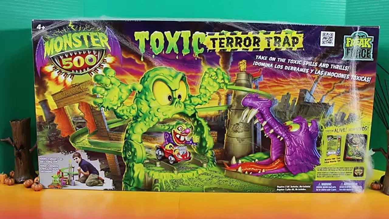 Disney Cars Lightning And Mater See Giant Spider At Monster 500 Toxic Terror Trap Playset Halloween