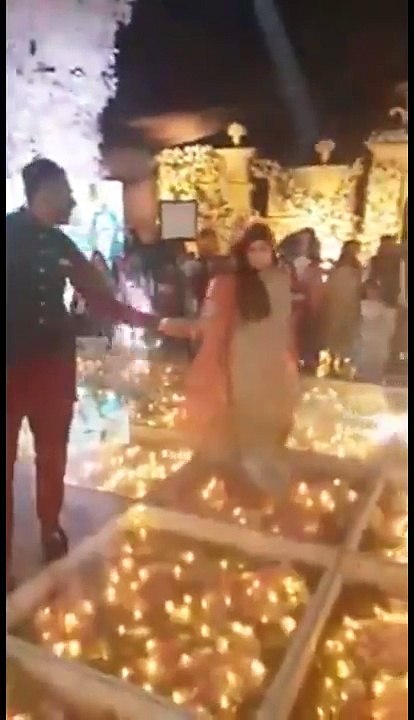 Wahab Riaz Dancing with his wife - Roman Raees Weddings