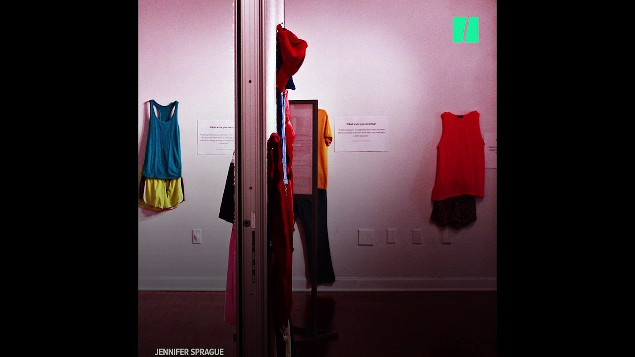 "Tu étais habillée comment?" L'expo qui montre que viol et vêtements des victimes n'ont rien à voir