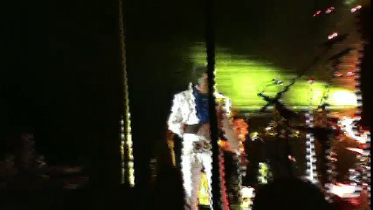 Ben Portsmouth sings 'Johnny B Goode' Lake George 2017