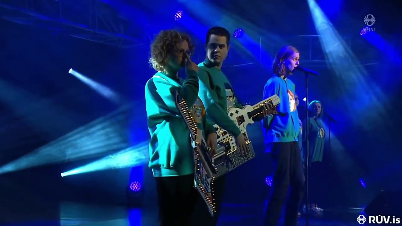 Daði Freyr – “Hvað með það?“ (Live Söngvakeppnin 2017 Semi Final 2)