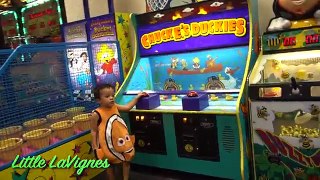 DISNEY PIXAR FINDING DORY & NEMO IRL AT CHUCK E CHEESE INDOOR FAMILY FUN PLAY AREA + RIDES FOR KIDS!