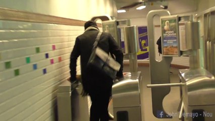 Il grille des gens qui fraudent dans le métro... Leur réaction est mythique! Caméra cachée énorme