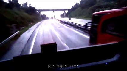 GANAS!! Aksi BUS TINGKAT MEWAH Putera Mulya Ngeblong EMPAT Bus Sekaligus di Tol Bawen