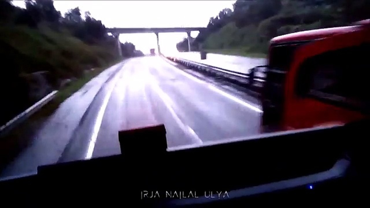 GANAS!! Aksi BUS TINGKAT MEWAH Putera Mulya Ngeblong EMPAT Bus Sekaligus di Tol Bawen