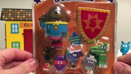 Hey Duggee And The Super Hero Badge Magazine Toy Opening with Stickers