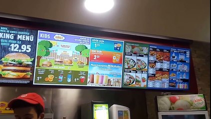 Elif ile Burger King gezintimiz, Çocuk menüsünde ilginç maske ve ingilizce kitap hediyesi