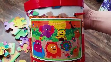 Giant puzzle for kids with animals : lion, hipo, giraffe, tiger, elephant..