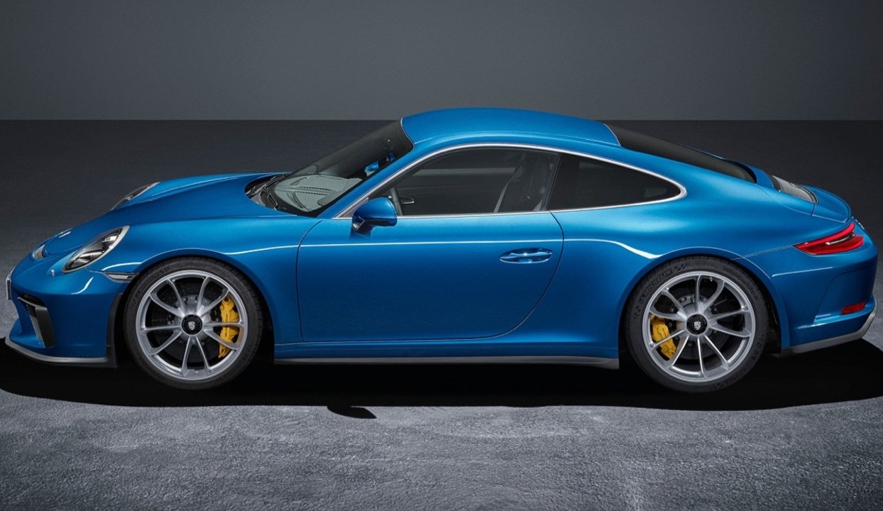 2018 Porsche 911 gt2 rs VS Ford Mustang Convertible