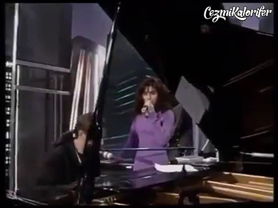 Durduk Yere Aşk Acısı Çekmek İsteyenler İçin Yıldız Tilbe ve Kenan Doğuludan Dev Hizmet