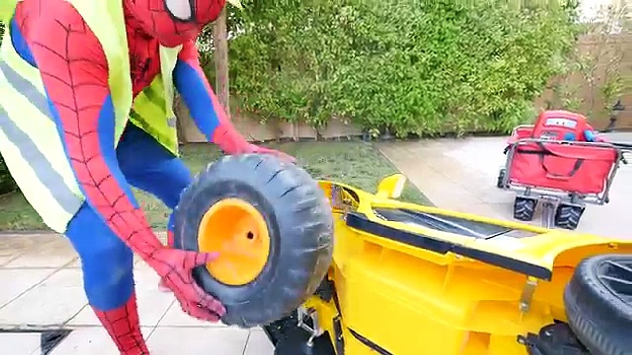 BAD BABY CAR WHEEL FELL OFF ! Finger Family Song for Kids w/ Learn Colors & Nursery Rhymes for Baby