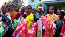 Women Protest Against CM KCR's Bathukamma Sarees Quality | Mango News