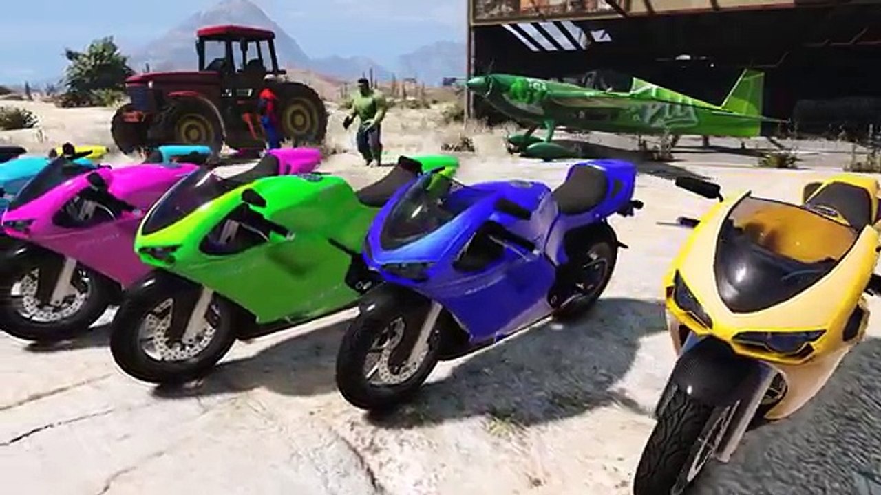 Couleur moto sur un camion et homme araignée des voitures dessin animé pour enfants et les couleurs pour enfants garderie