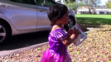 Snow White & Baby Take Coca Cola Coke Bath? w/ Frozen Elsa, Rapunzel Baby, KFC