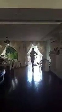 Hoa hậu Mỹ Linh tự tin thể hiện khả năng catwalk điêu luyện